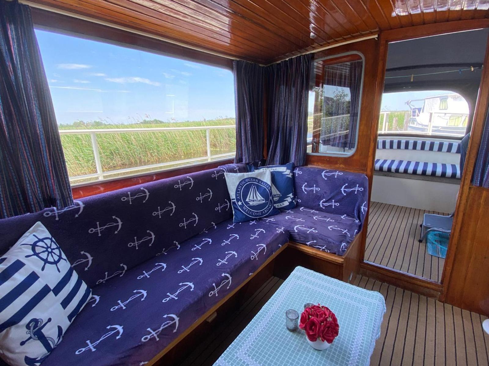 Отель Boat Stoer - Inclusief Sloep Jutrijp Экстерьер фото