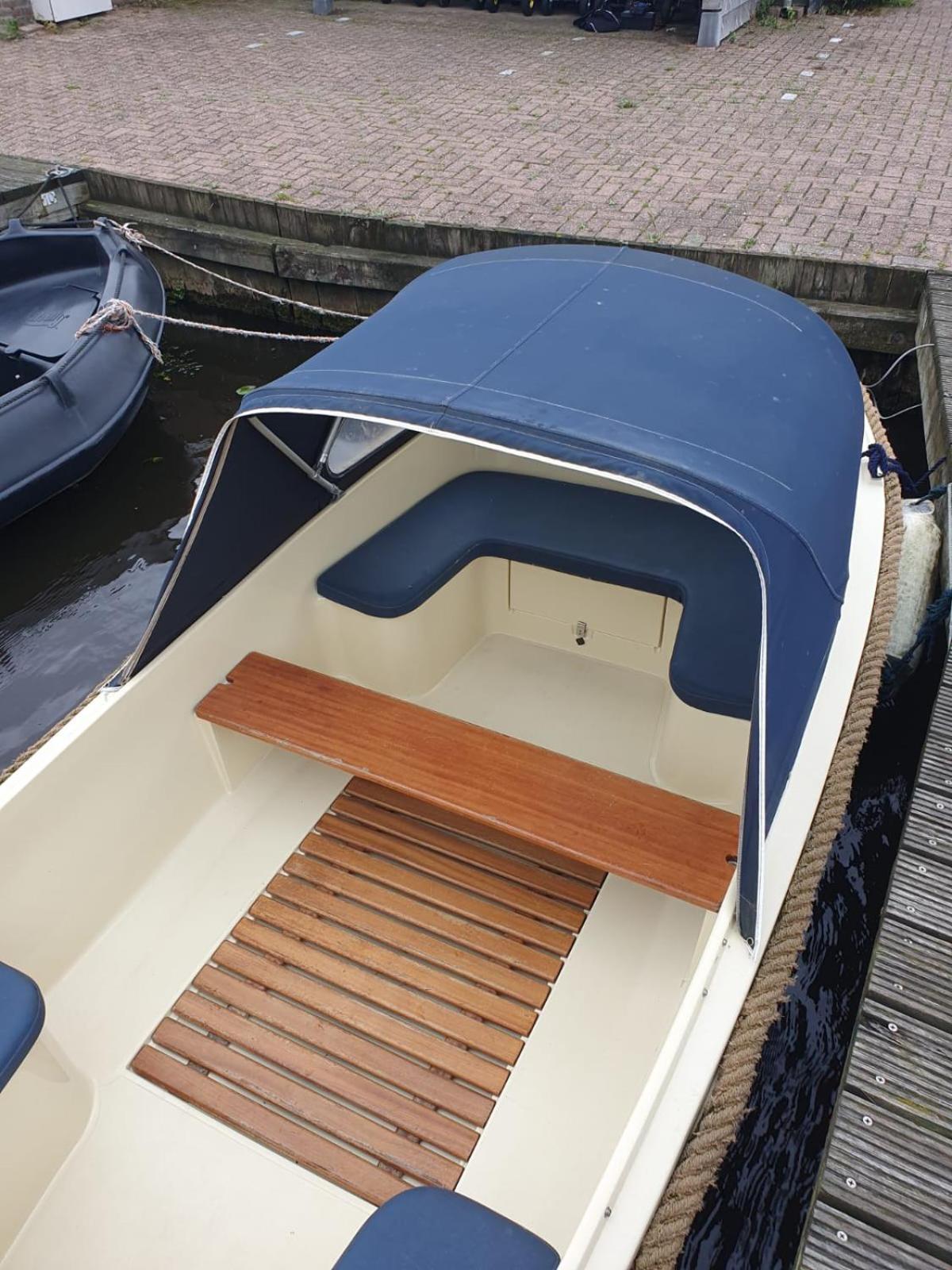 Отель Boat Stoer - Inclusief Sloep Jutrijp Экстерьер фото